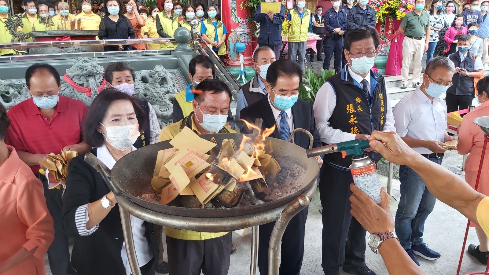 影/環島饅頭獻愛心 林波夫妻用饅頭結善緣 - https://www.watchmedia01.com