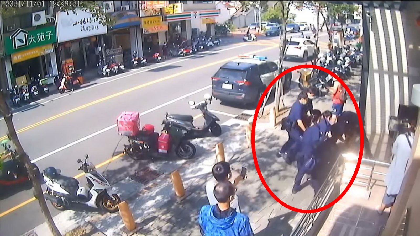 影／慘了！熊貓大暴走　行車糾紛派出所門前拒捕、傷警 - https://www.watchmedia01.com