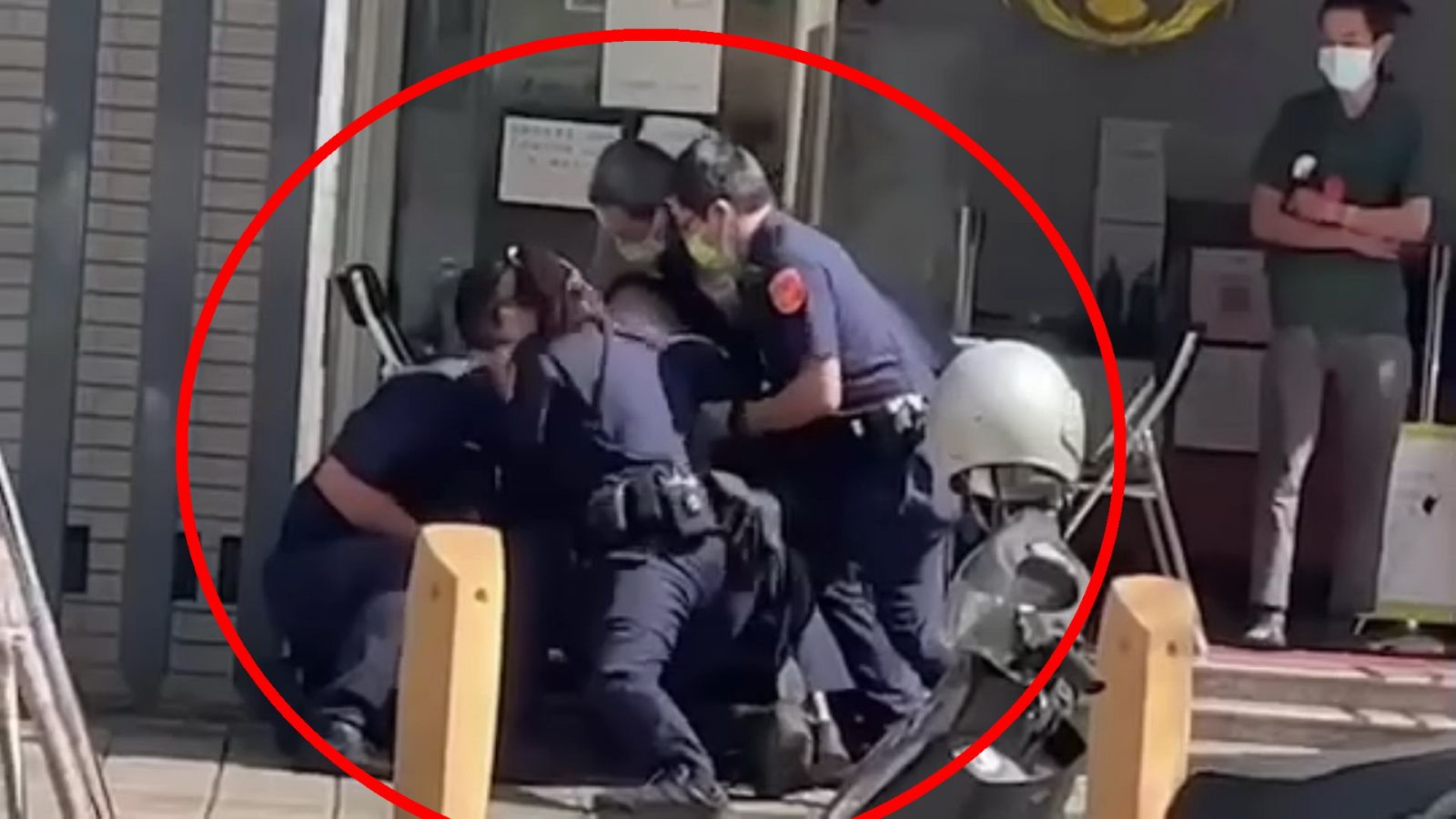 影／慘了！熊貓大暴走　行車糾紛派出所門前拒捕、傷警 - https://www.watchmedia01.com