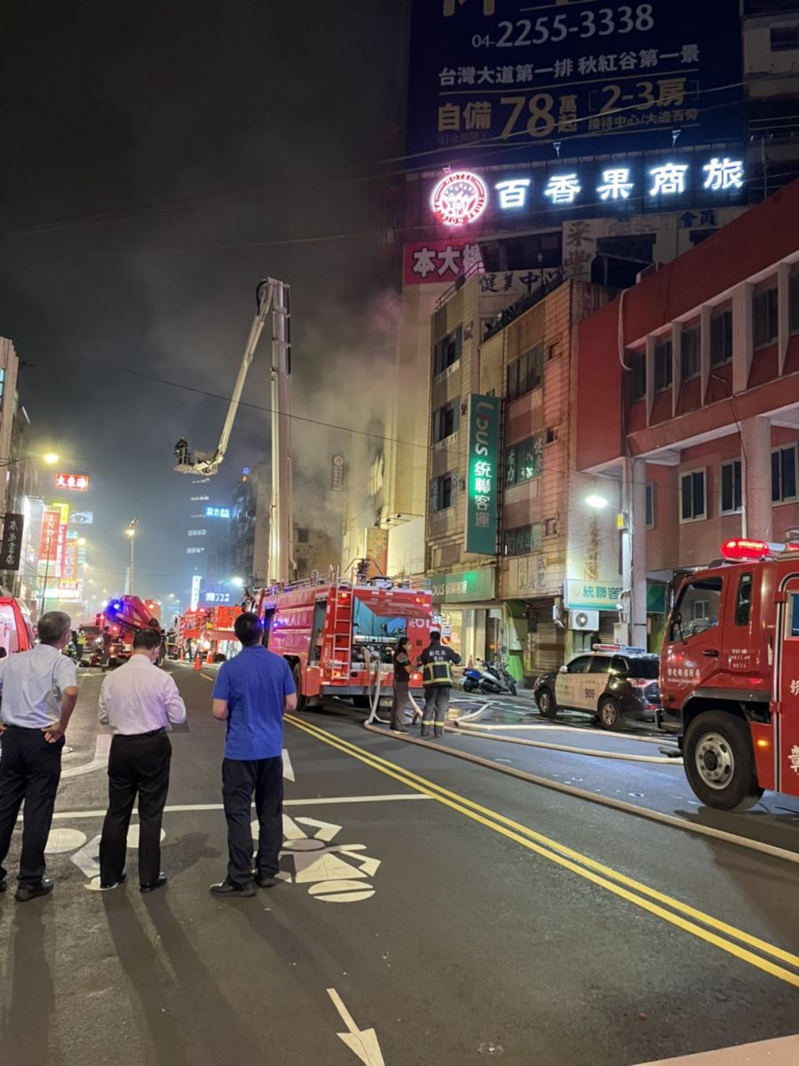 影／喬友大樓大火4死21傷　消防、建設代理局處長請辭獲准 - https://www.watchmedia01.com