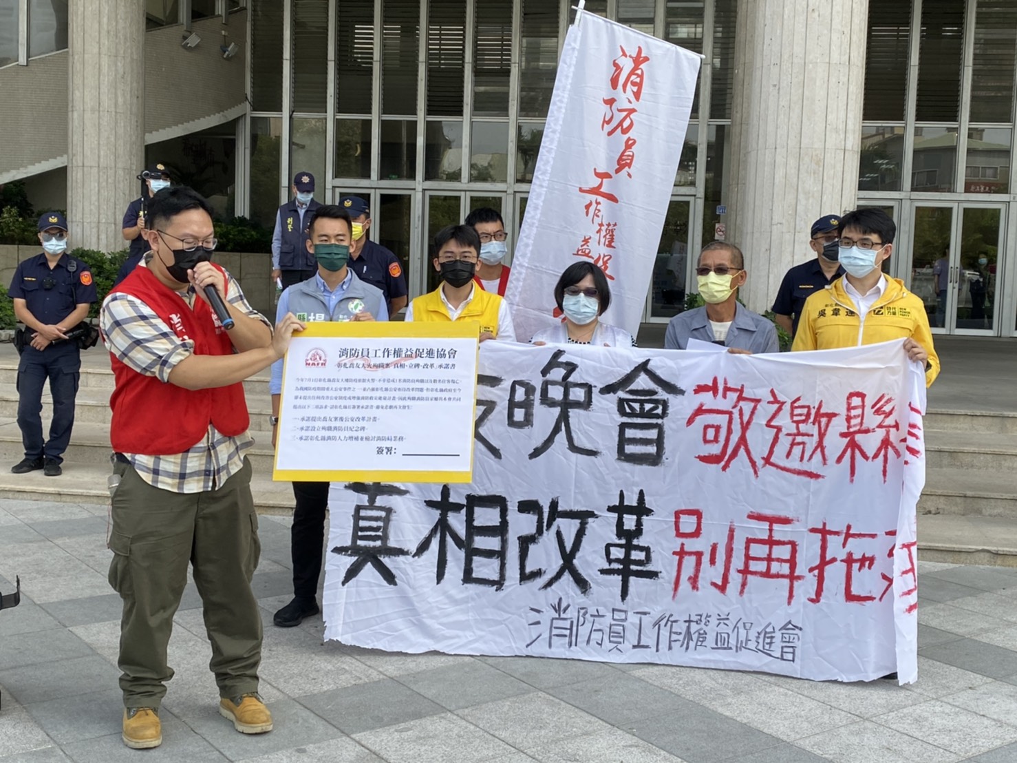 影／喬友大樓大火4死21傷　消防、建設代理局處長請辭獲准 - https://www.watchmedia01.com