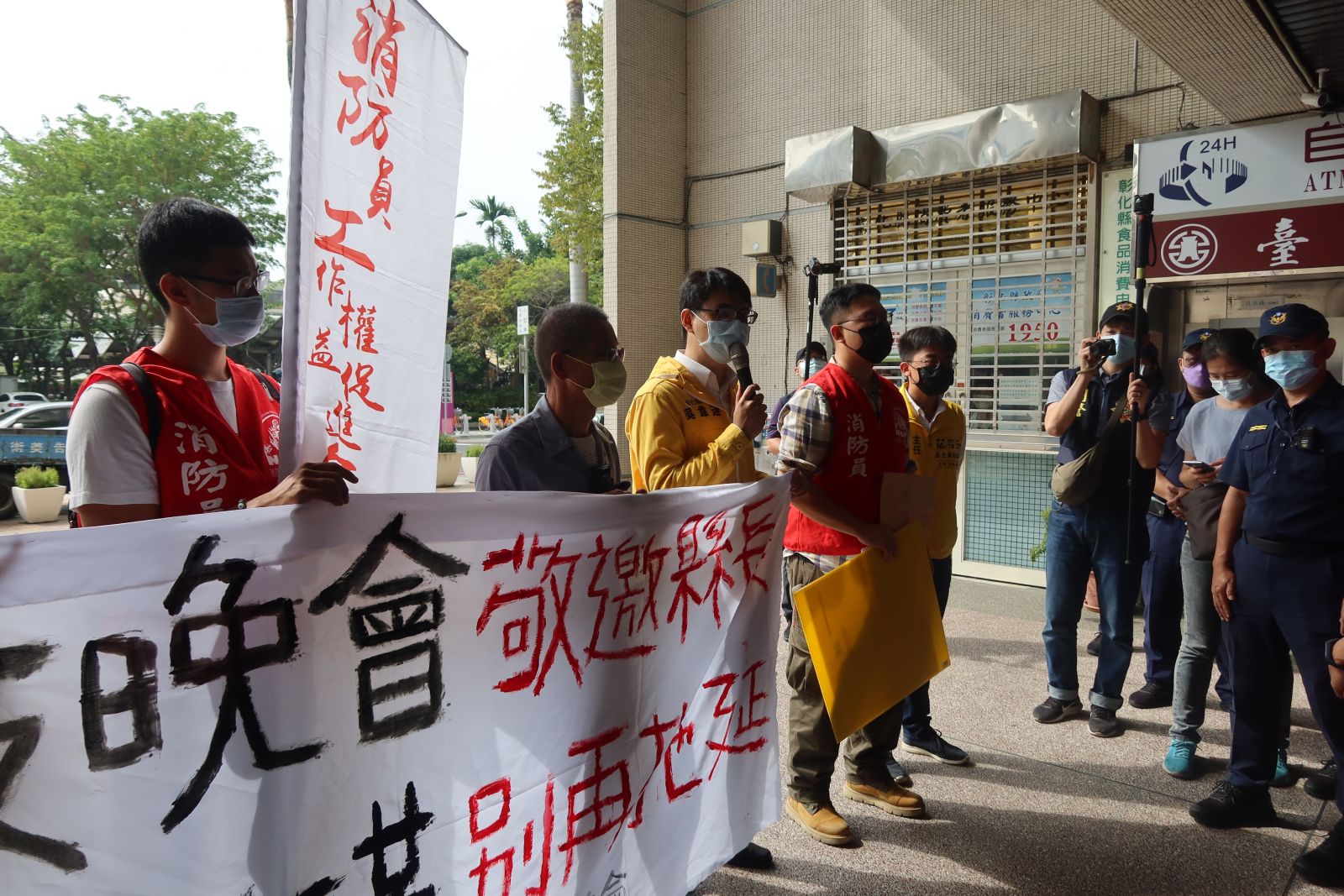 影／喬友大樓大火4死21傷　消防、建設代理局處長請辭獲准 - https://www.watchmedia01.com
