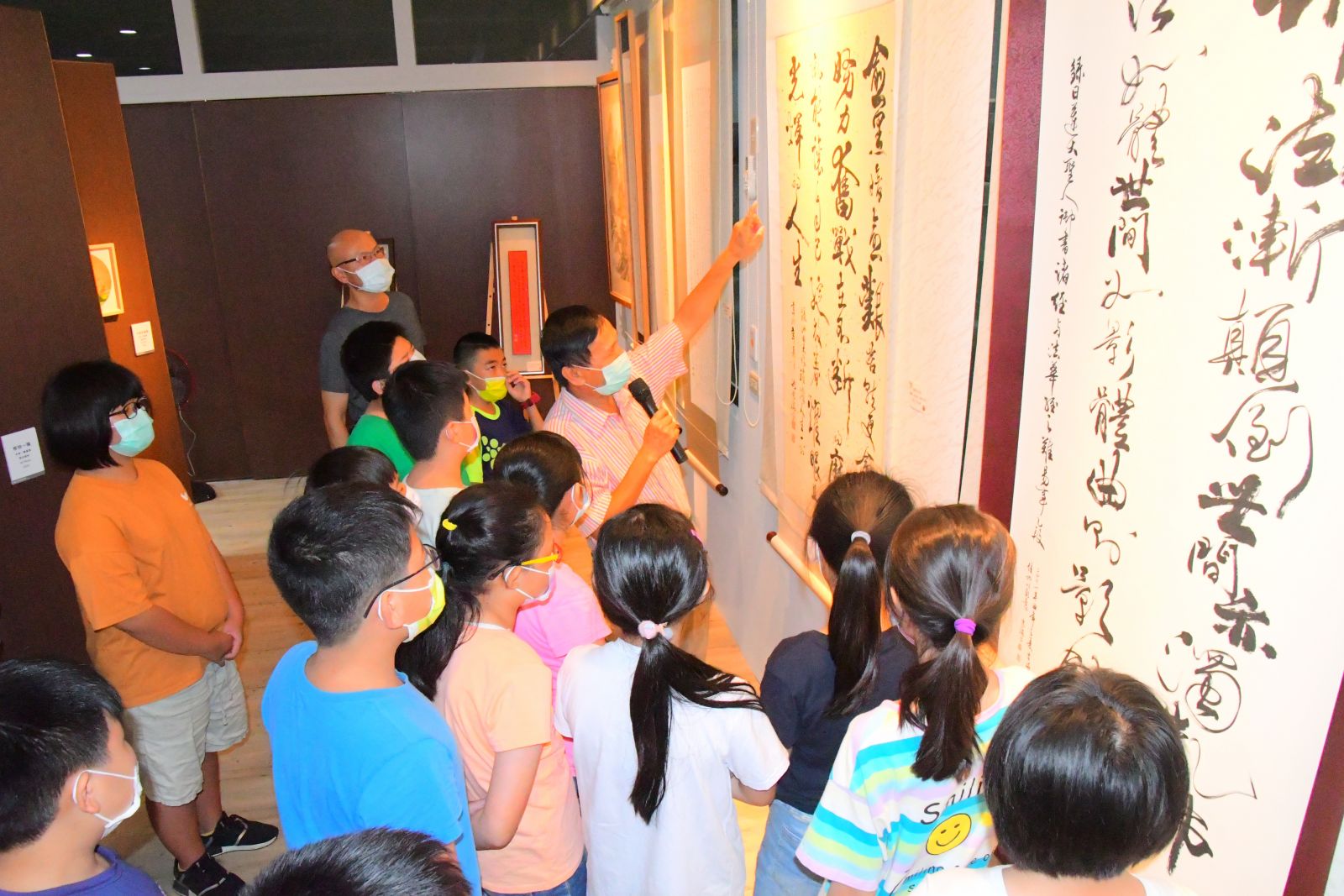 百年校慶夠文青 村上國小教師校友聯展給學生做榜樣 - https://www.watchmedia01.com