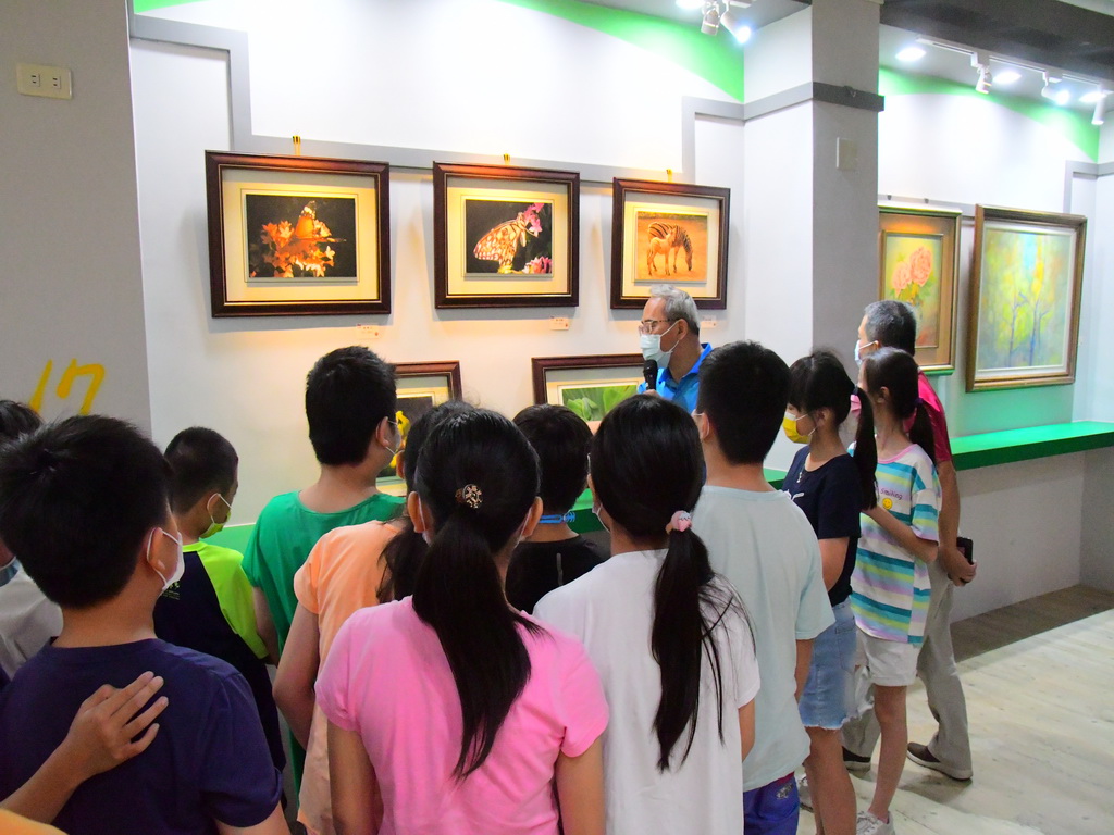百年校慶夠文青 村上國小教師校友聯展給學生做榜樣 - https://www.watchmedia01.com