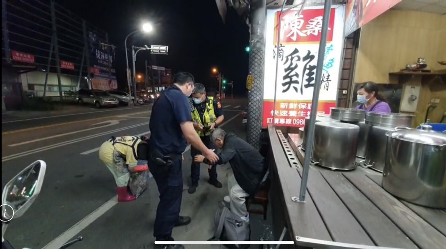 影／有夠盧！酒後狂踢計程車駕駛座椅背　派出所內繼續「盧」被依社維法裁處 - https://www.watchmedia01.com