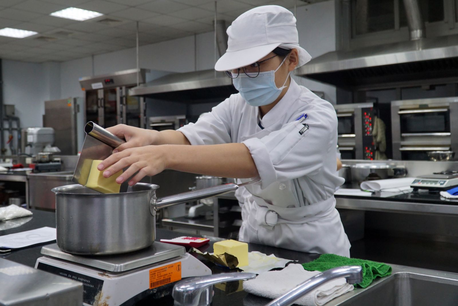 影／全國高中職烘焙技藝模擬賽　葳格高中等五校獲金手獎 - https://www.watchmedia01.com