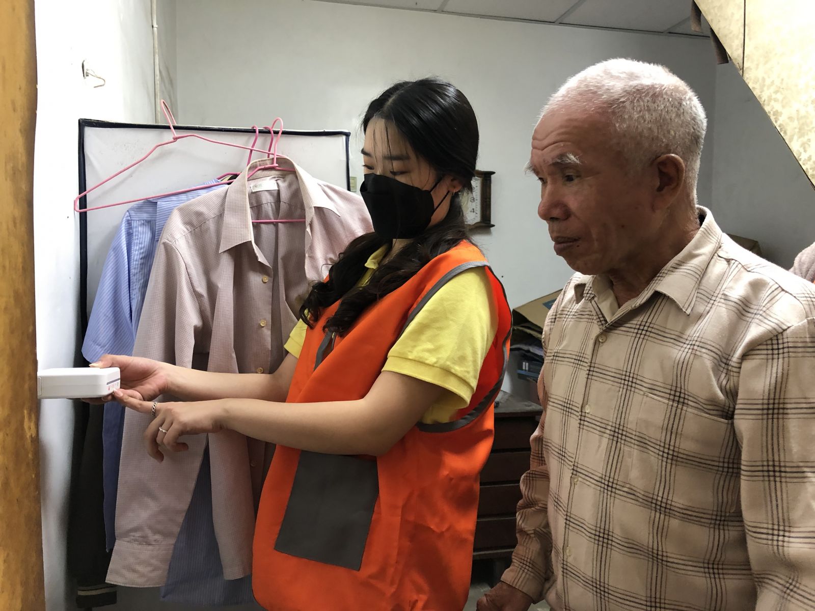 影／弘道老人福利基金會攜手大葉學生寒冬助老　幫長者居家大掃除 - https://www.watchmedia01.com