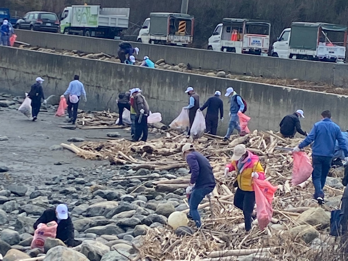 清除海漂垃圾　台塑號召200名志工淨灘 - https://www.watchmedia01.com