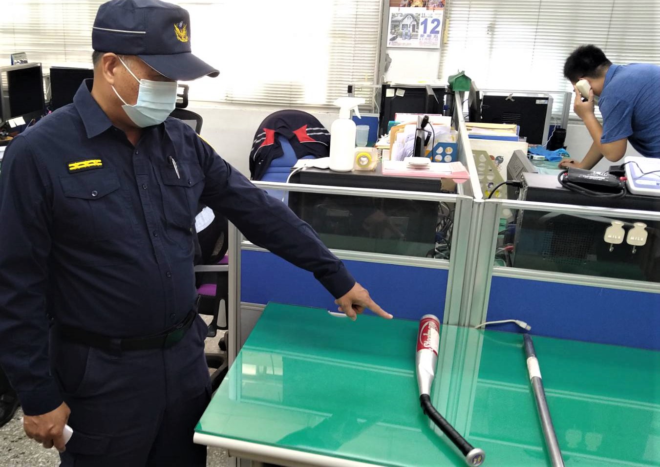影/林內豆漿店遭黑衣人砸店 快打警啟動迅速追查到案 - https://www.watchmedia01.com