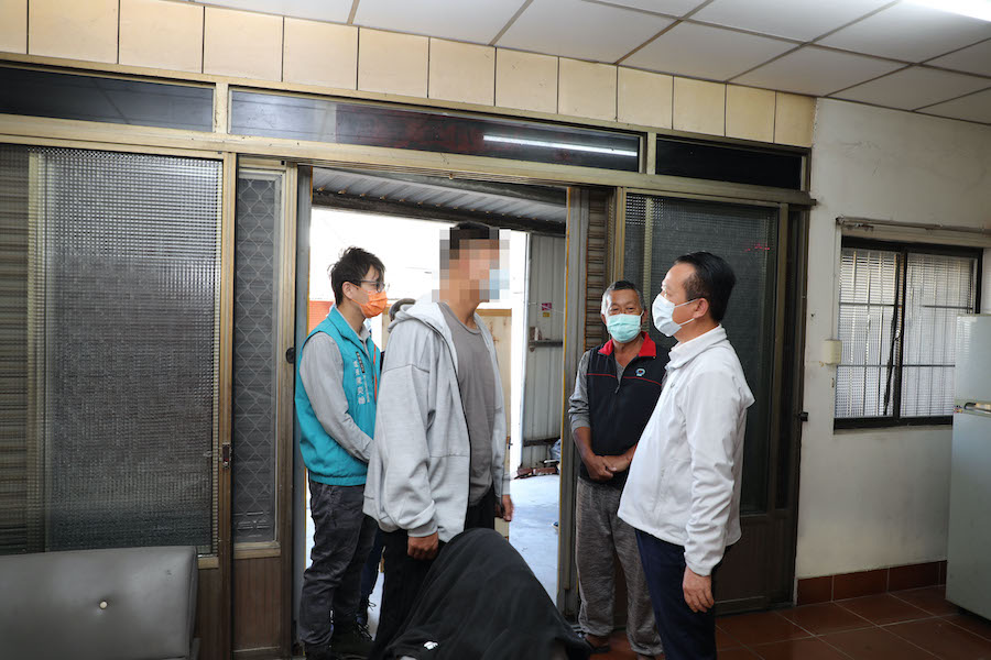 嘉縣府與工會組百工修繕團　 助失依少年有安心住家 - https://www.watchmedia01.com