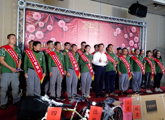 嘉義縣表揚模範環保清潔人員　預告明年全數汰換老舊清潔車輛 - https://www.watchmedia01.com