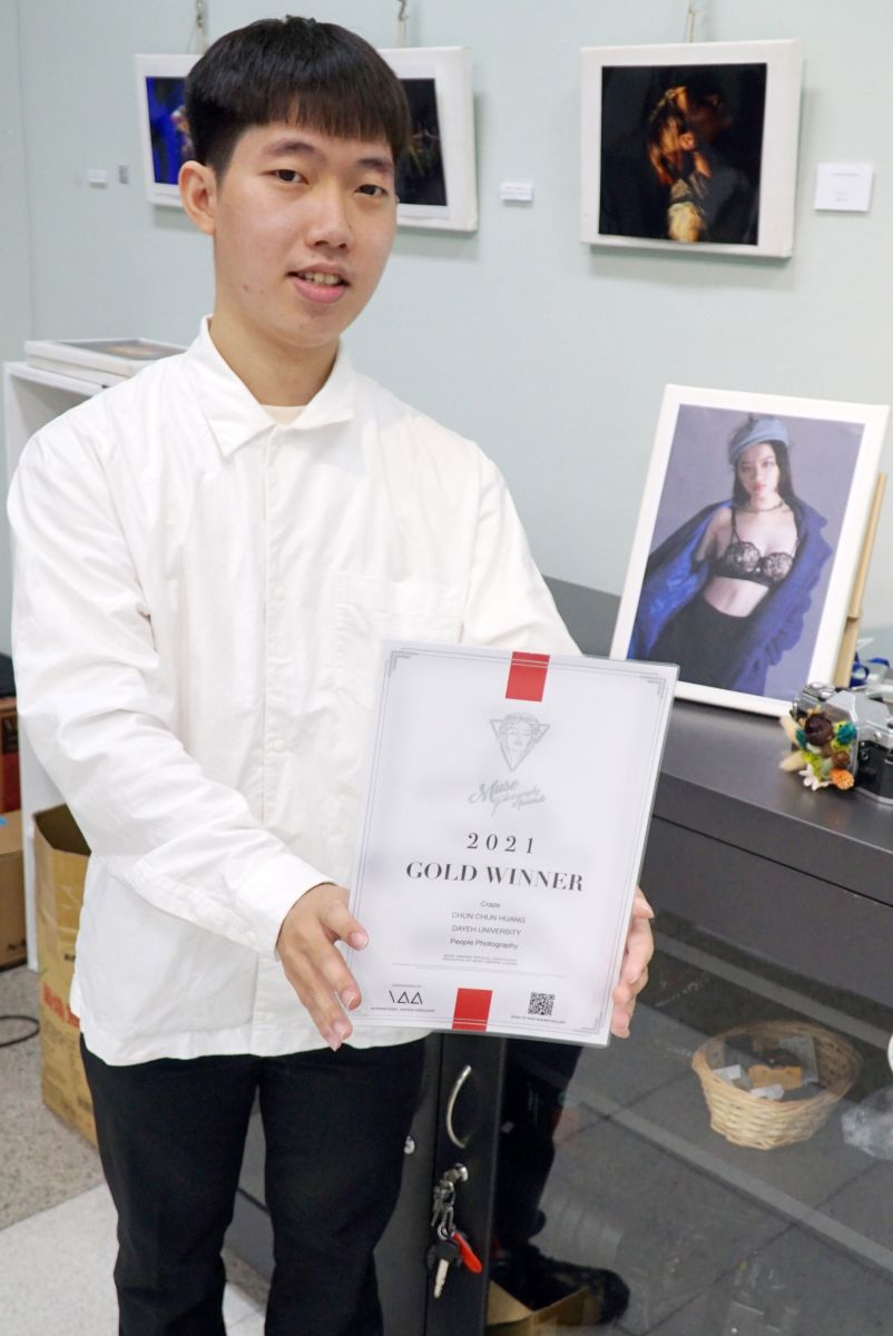 「Craze」挑戰2021美國繆斯設計大獎　黃俊淳勇奪人像類金獎 - https://www.watchmedia01.com
