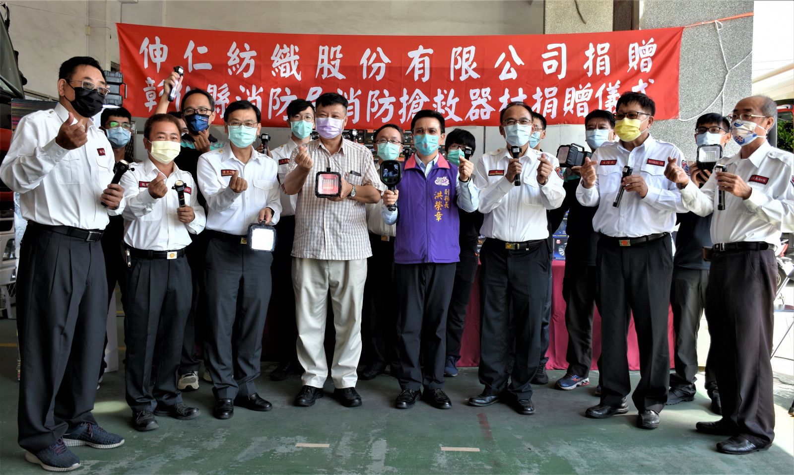 影／喬友大樓火警不捨消防員殉職　伸仁紡織捐贈熱顯儀及照明設備 - https://www.watchmedia01.com