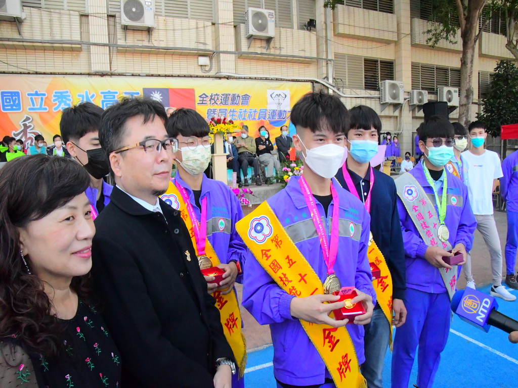 董百川校友豪氣送大禮 秀水高工全國技能競賽得獎主擁人生第一兩金 - https://www.watchmedia01.com