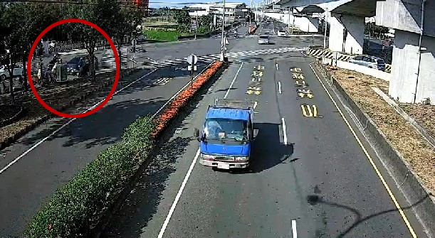 台南新化轎車失控衝撞汽機車　6人受傷送醫 - https://www.watchmedia01.com