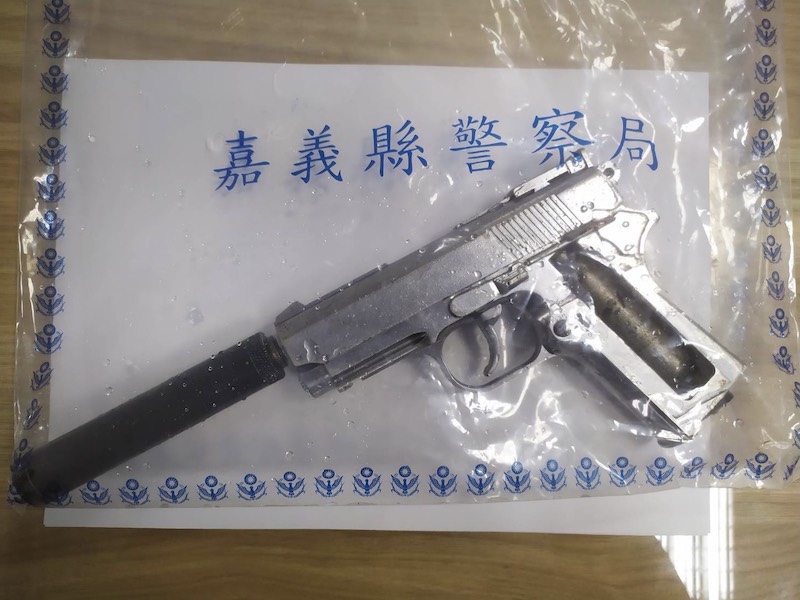 酒後開車毀人釣具竟出槍又亮刀　遭警快打移送法辦 - https://www.watchmedia01.com