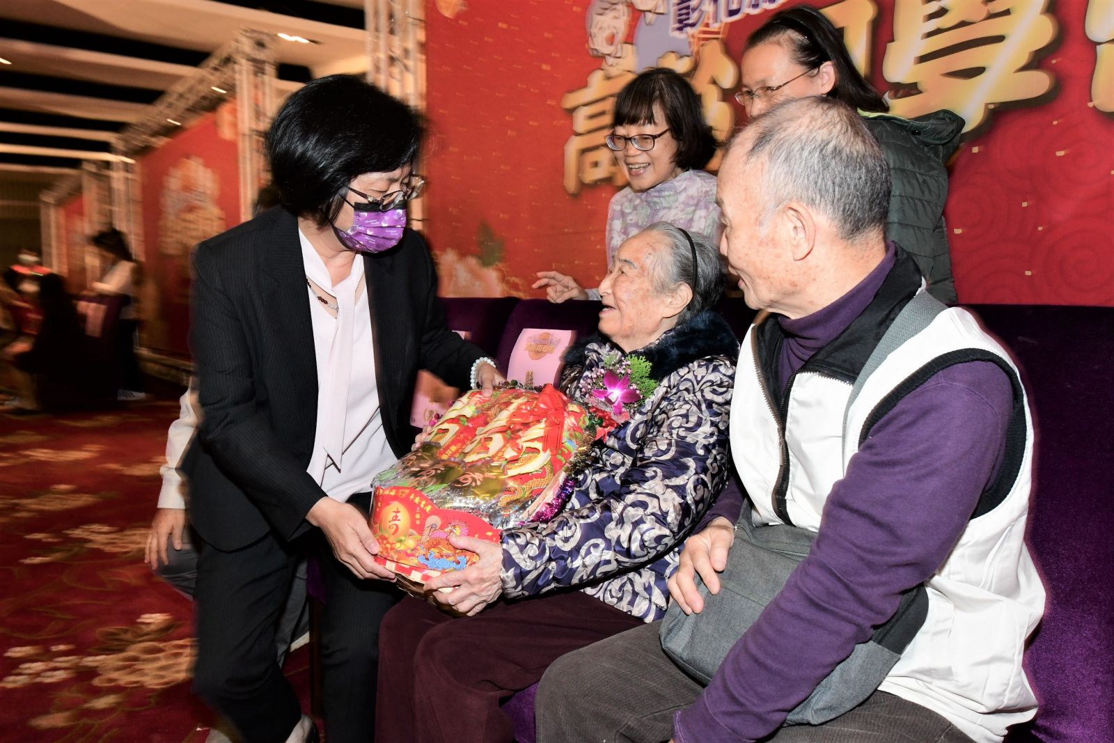 影／萬萬歲！彰化縣高齡同學會　百歲人瑞齊聚一堂 - https://www.watchmedia01.com