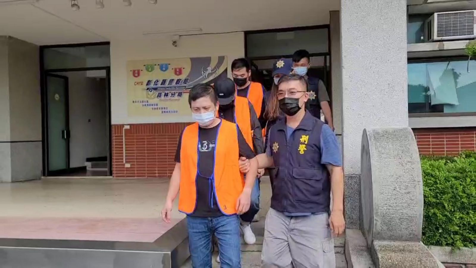 影／七億博奕機房藏身台中商辦大樓　警趁嫌犯買晚餐開門瓦解 - https://www.watchmedia01.com