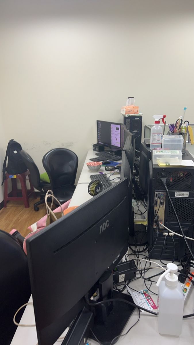 影／七億博奕機房藏身台中商辦大樓　警趁嫌犯買晚餐開門瓦解 - https://www.watchmedia01.com