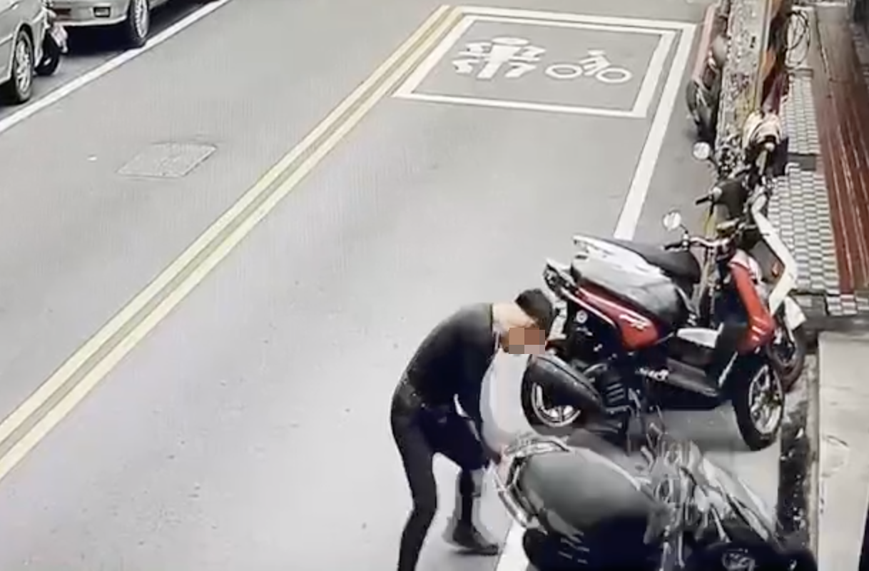 覺得被機車嘲笑！自認「1打19」　失業男推倒停在路旁19部機車 - https://www.watchmedia01.com