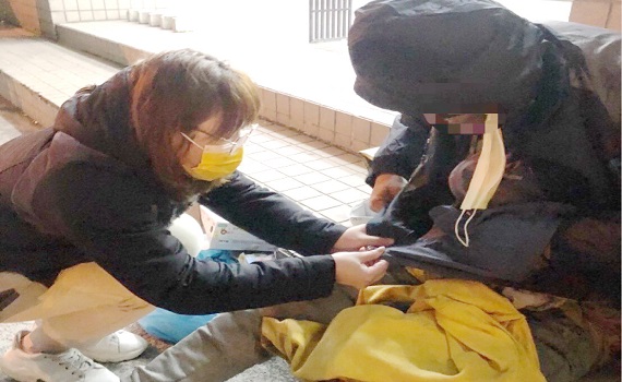 南投縣政府與人安基金會合作為街友準備牛肉麵熱食暖胃 - https://www.watchmedia01.com