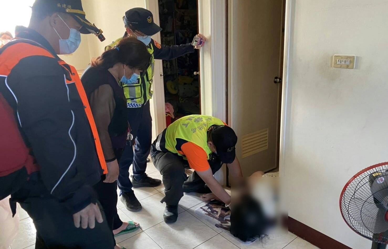 獨居老婦跌倒受傷困家中　員警消防聯手救援脫險 - https://www.watchmedia01.com