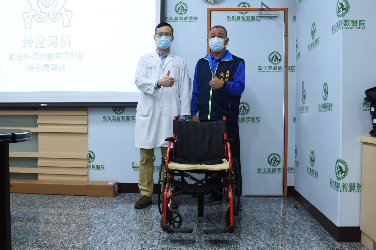 影／執行清消跌落消毒車多處骨折　馬興村長治癒復出服務 - https://www.watchmedia01.com