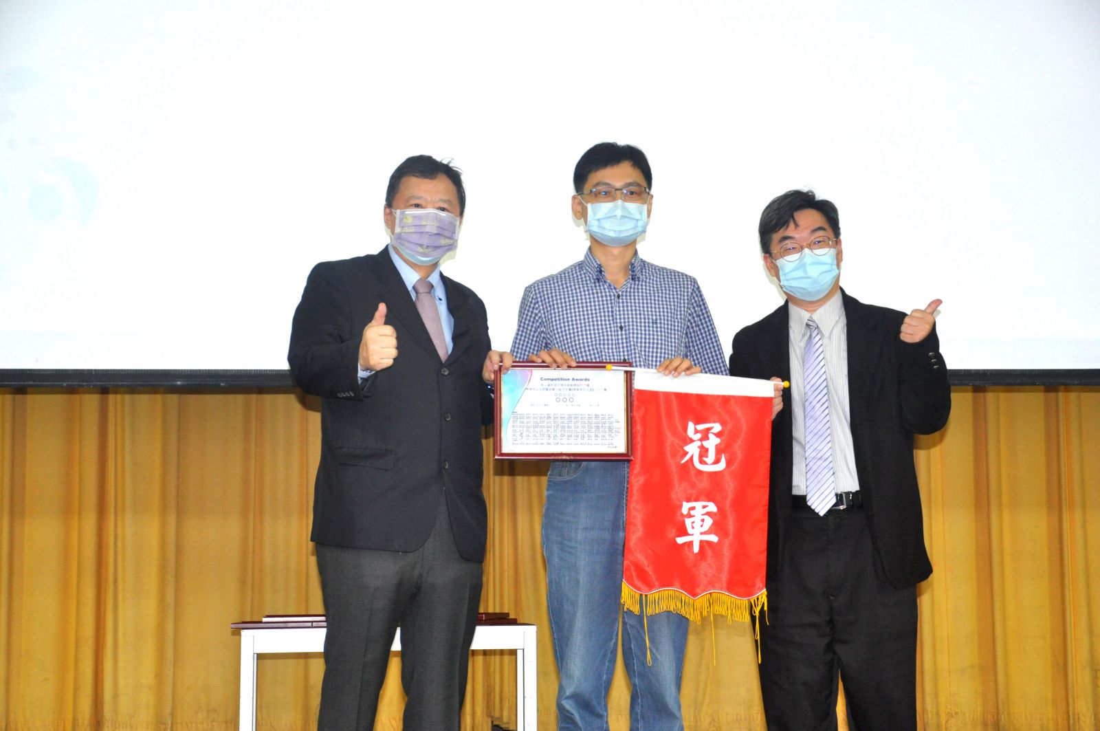 母雞帶小雞參賽 2021華人資訊語文競技與創意設計大賞中區區域賽傳佳話 - https://www.watchmedia01.com