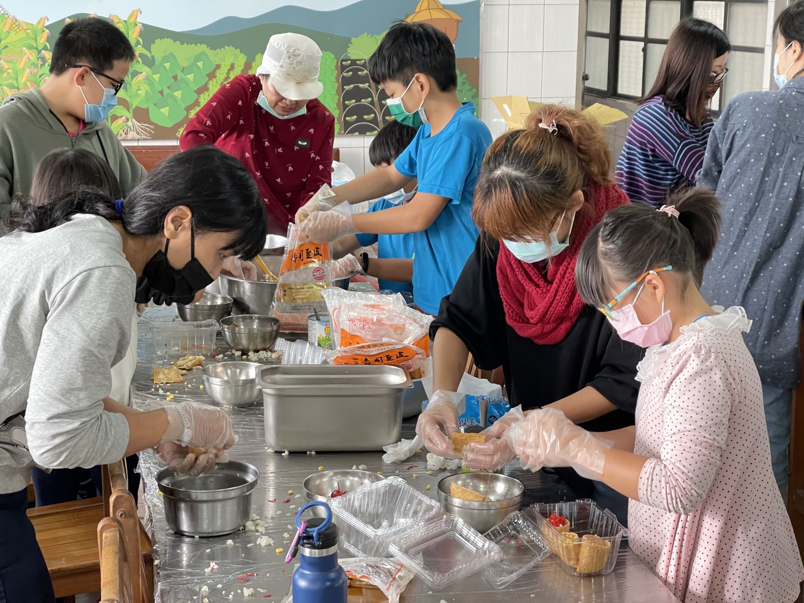 影／偏鄉小校籌畢旅費　香田國小學生手做蕎麥豆皮壽司 - https://www.watchmedia01.com
