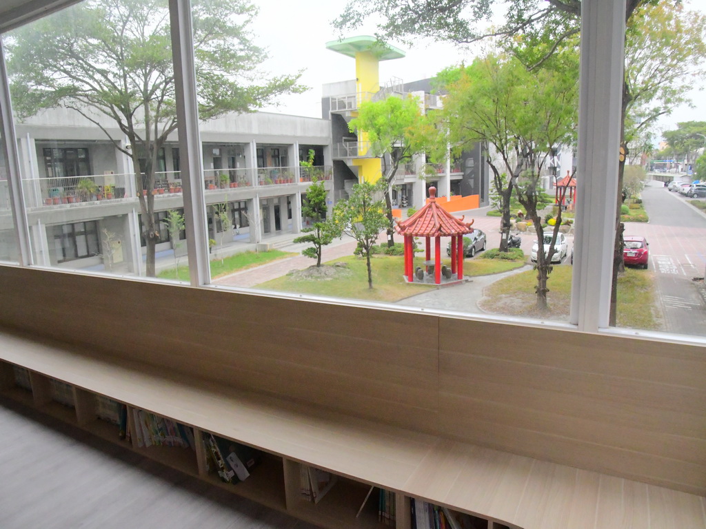 永靖國小圖書館有彩蛋 書福貓打造學童最愛的書香世界 - https://www.watchmedia01.com
