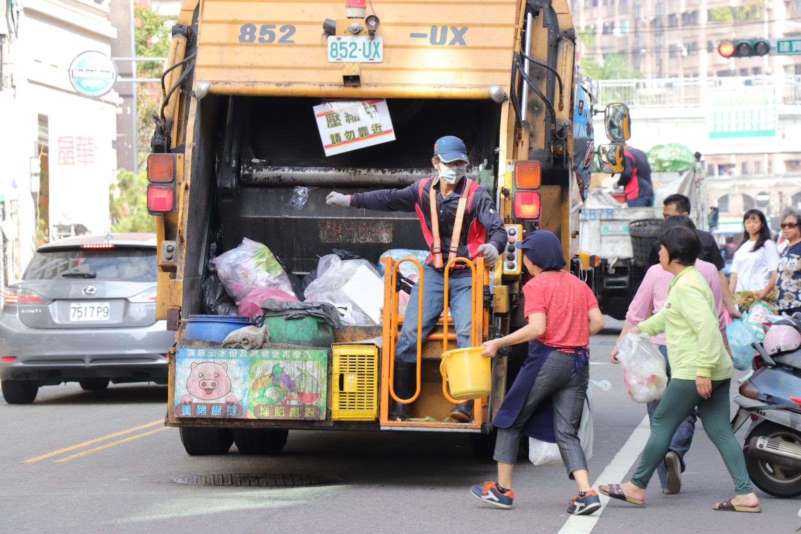 太扯！不乾淨　彰化市清潔隊爆發隊員涉收賄 2人交保 - https://www.watchmedia01.com
