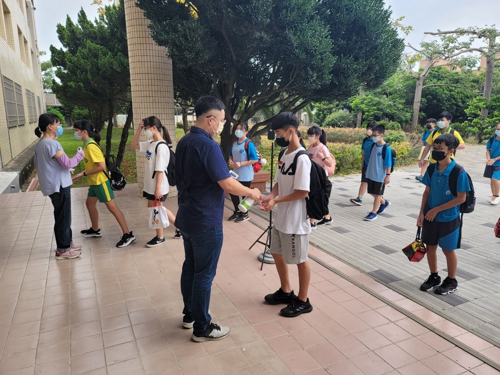 龍的傳人八連霸稱冠 芳苑國中競技舞龍隊成彰化之光 - https://www.watchmedia01.com