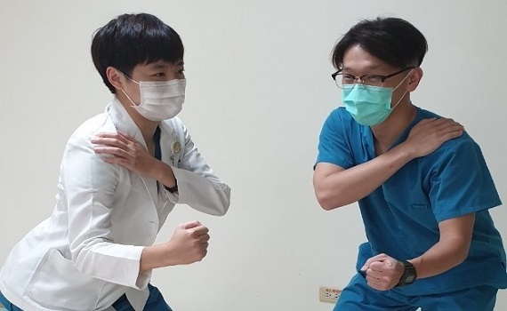 鏡子遊戲 簡易居家式預防及延緩失能活動 - https://www.watchmedia01.com