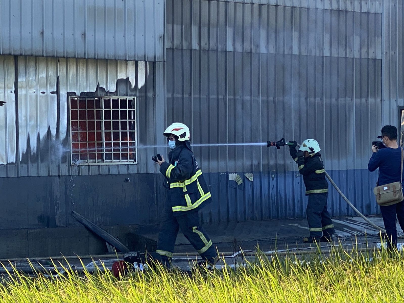 影／誤傳啦！CNC車床工廠火警一度傳8人受困 消防清查說NO - https://www.watchmedia01.com