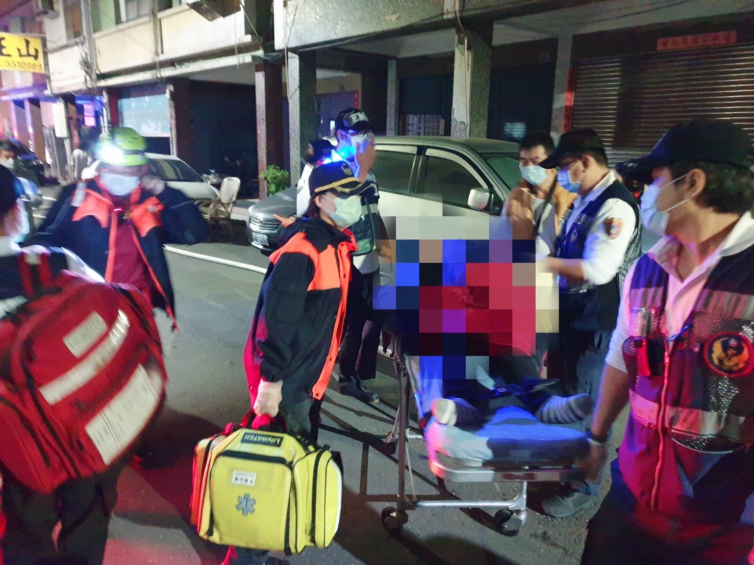 快訊（有影片）／高雄民宅大火烈焰爆出　一女子「驚嚇」送醫急救 - https://www.watchmedia01.com