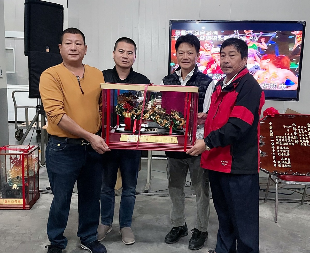 奉獻警職31載土厝所長李龍柏榮退　地方各界及仕紳齊送祝福 - https://www.watchmedia01.com