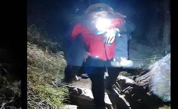 玉山寒峻低溫 排雲山莊人力揹負救援又出動了 - https://www.watchmedia01.com