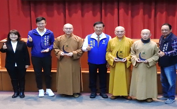 宗教場所減燒金、香有成 南投縣政府表揚低碳認證宮廟寺院 - https://www.watchmedia01.com