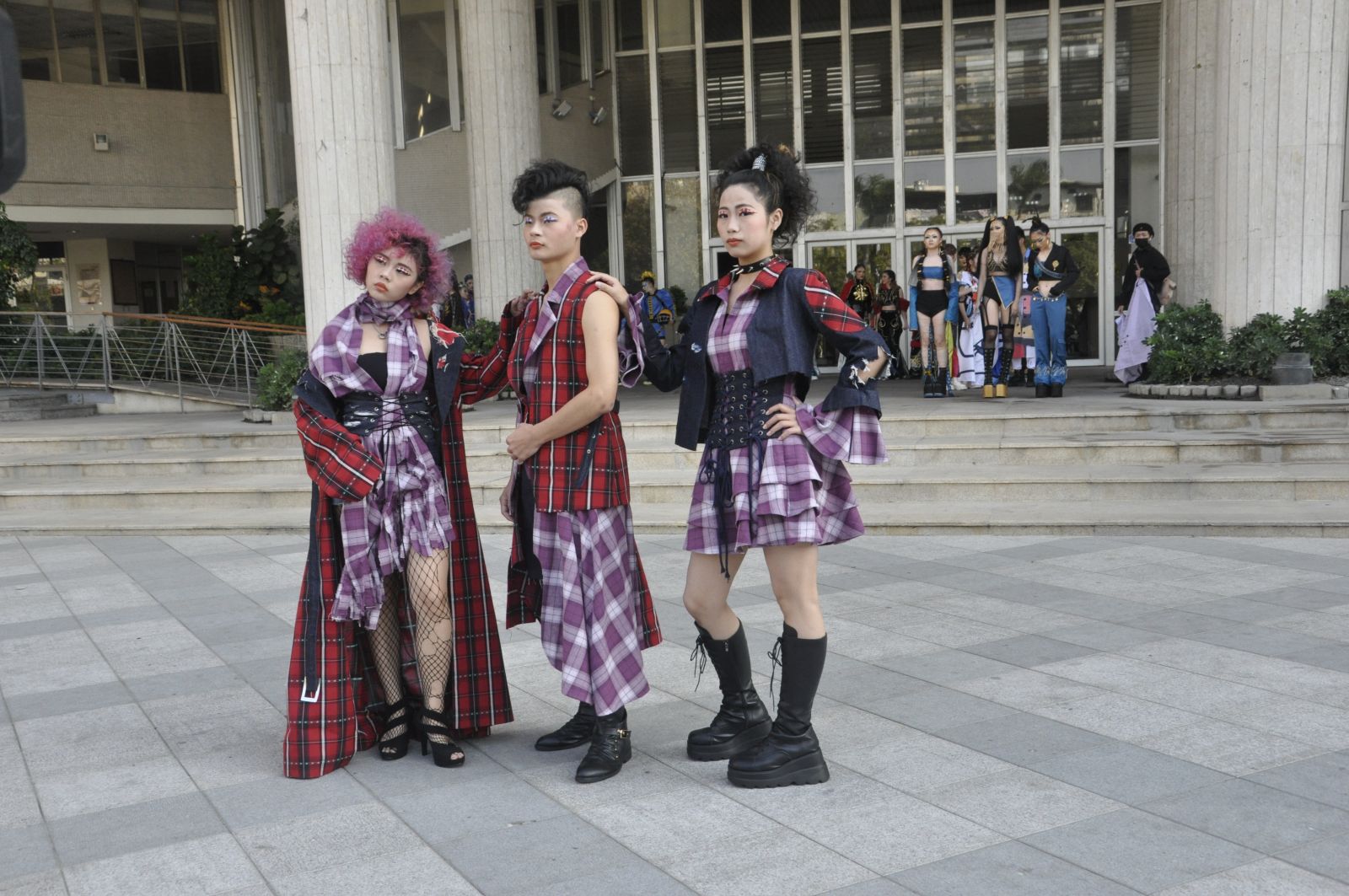 影／以街景為舞台！美容系展現畢業成果街頭快閃引好奇 - https://www.watchmedia01.com