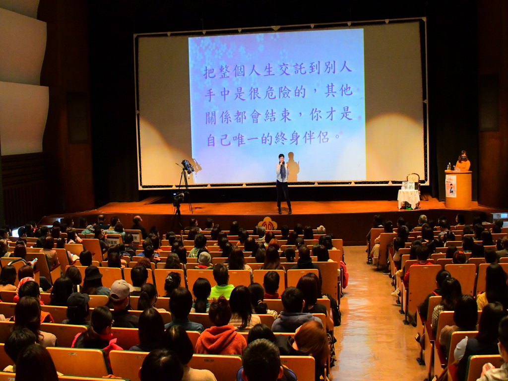 張曼娟論述輕安自在做大人 貼近人生粉絲超愛 - https://www.watchmedia01.com