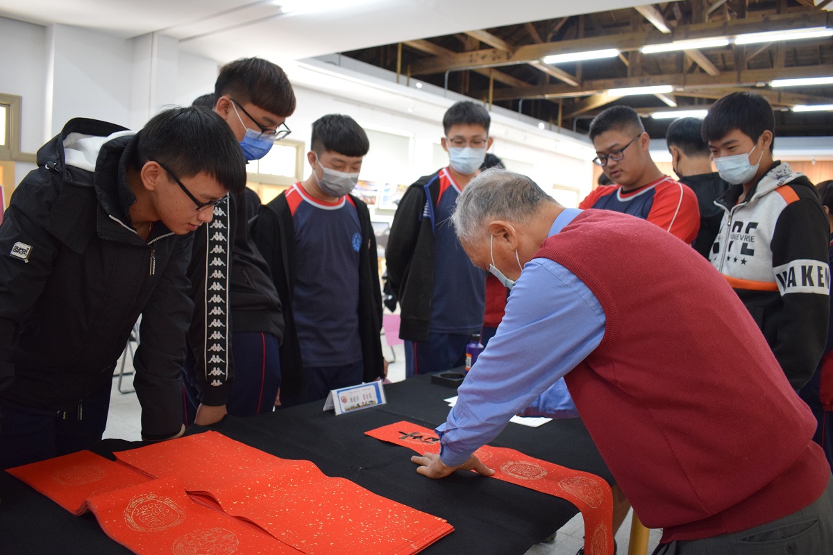 北港農工名家揮毫迎吉虎　書畫攝影藝文聯展慶八十 - https://www.watchmedia01.com