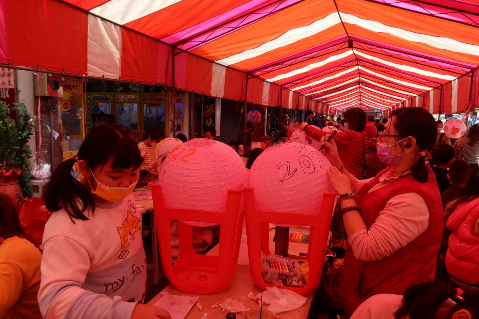 影／揮灑創意 2022北斗奠安宮媽祖盃全國花燈彩繪大賽在廟埕舉辦 - https://www.watchmedia01.com