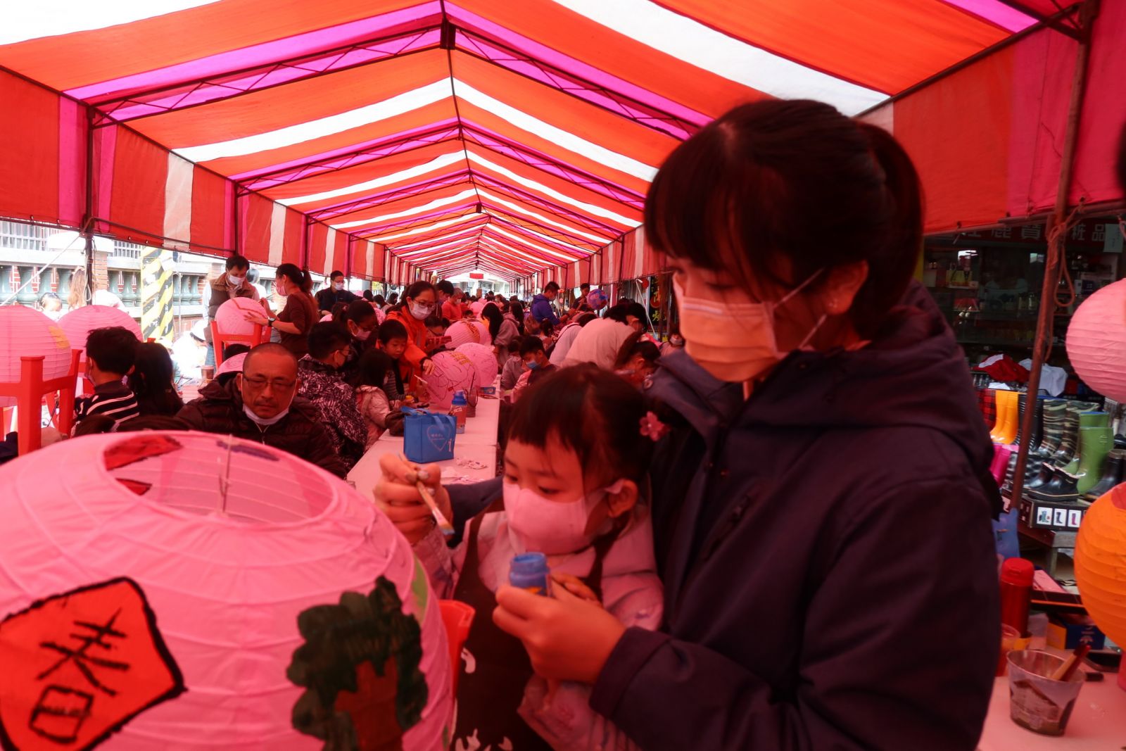 影／揮灑創意 2022北斗奠安宮媽祖盃全國花燈彩繪大賽在廟埕舉辦 - https://www.watchmedia01.com