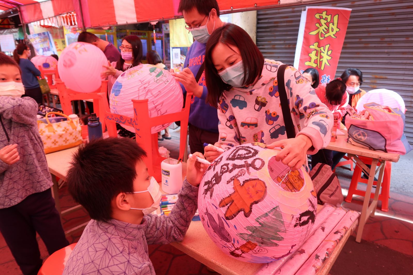 影／揮灑創意 2022北斗奠安宮媽祖盃全國花燈彩繪大賽在廟埕舉辦 - https://www.watchmedia01.com