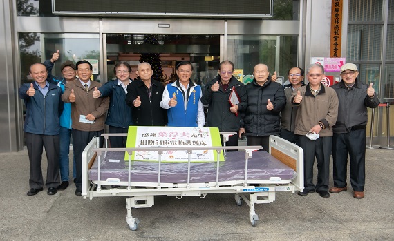 慈善家贈仁愛之家電動床 林明溱見證頒感謝狀 - https://www.watchmedia01.com