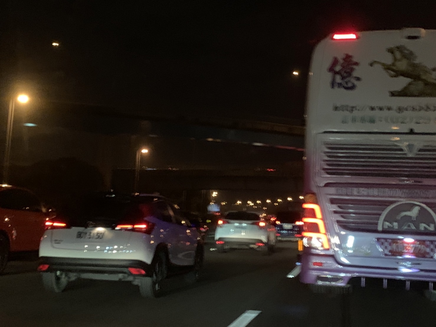 影／打保齡球？國道一號北向188.1公里七車連環車禍 - https://www.watchmedia01.com
