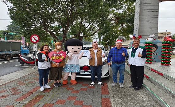 心繫家扶兒 寶島時代村 水云茶堂化身聖誕老公公贈公務車 - https://www.watchmedia01.com