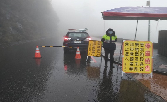 合歡山下瑞雪 上山追雪車輛請加裝V型雪鏈 - https://www.watchmedia01.com