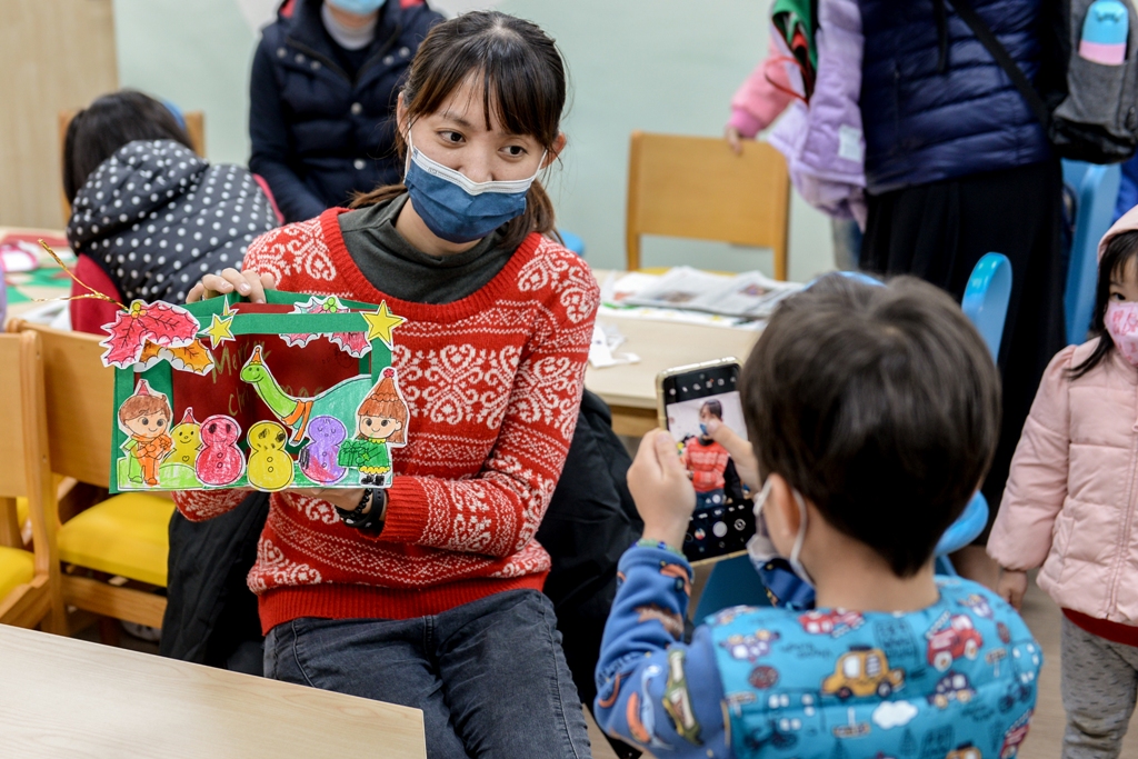 桃園市兒玩館手作立體聖誕賀卡 為嶄新的一年遞上祝福 - https://www.watchmedia01.com