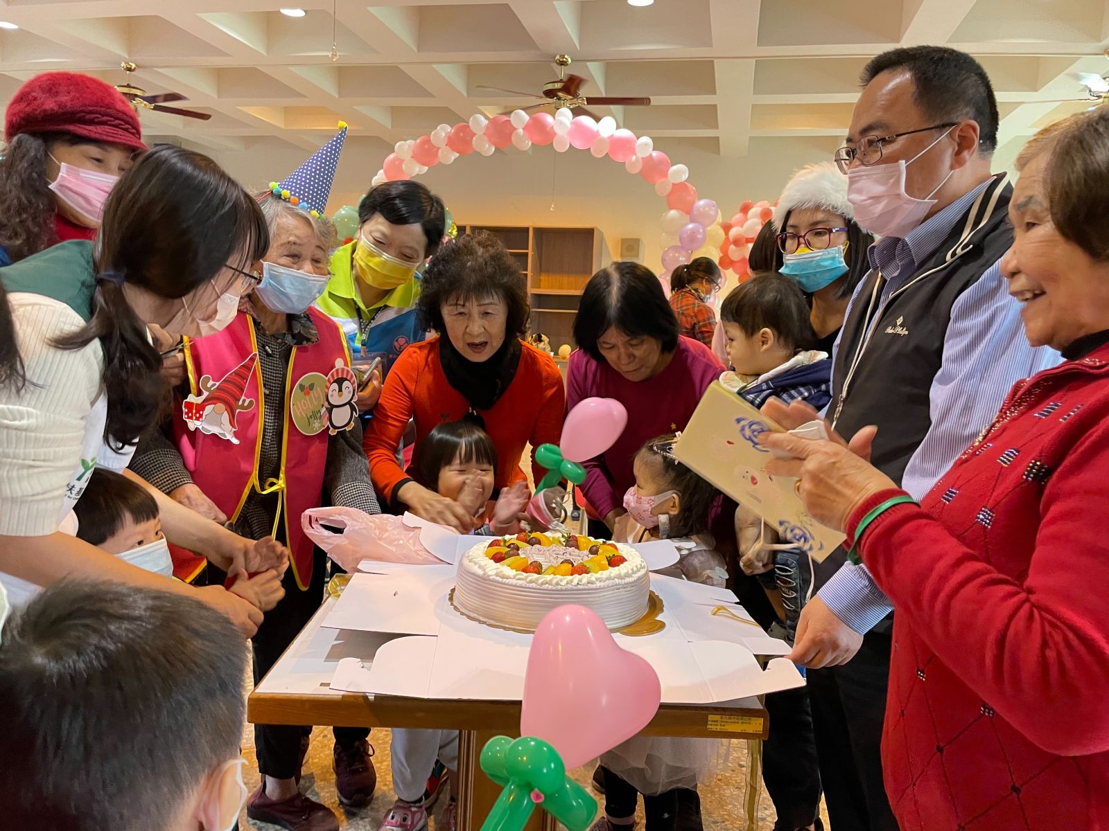 影／老幼同樂會　秀和苑長者和小朋友一起打鼓、唱ABC - https://www.watchmedia01.com